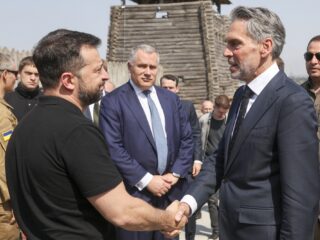 Schoof belooft Zelensky steun te blijven leveren bij bezoek aan Oekraïne