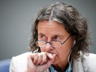 Oud-asielminister Verdonk: 'Kom op met die noodwet en haal de spreidingswet van tafel'