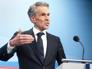 Blijft Schoof overeind in een debat?