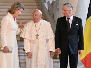 Waarom bezoekt Paus Franciscus Nederland niet?