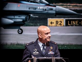 Luchtmacht staat klaar voor meer repatriëringsvluchten: 'Goed kijken waar het militair moet en waar het civiel kan'