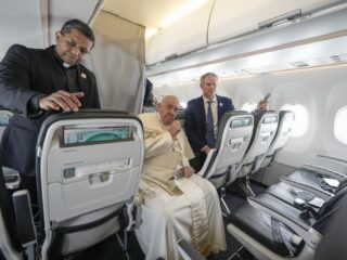 Podcast De Dag: op reis met de paus