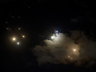 Iran lanceert raketten op Israël: 'Ik sta nog te trillen'