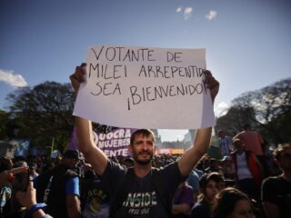 Economische uitdagingen van president Milei: armoede en bezuinigingen in Argentinië