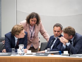 Afghaanse bewakers in de steek gelaten: 'De geschiedenis herhaalt zich'