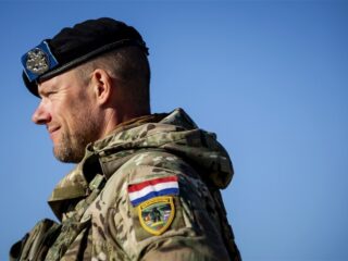 Stand.nl: 'Nederland moet militairen naar Oekraïne sturen bij bestand'