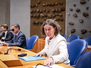 Stand.nl: 'Met de asielnoodmaatregelenwet schiet niemand iets op'