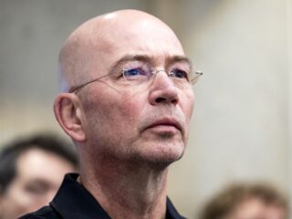 Hoe Tommy Wieringa een blije afval-opraper werd