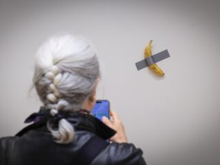 Hoe veil je een banaan op een kunstveiling?