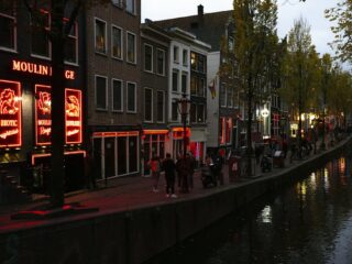 Stadswandeling 'A’dams Seks Tourtje' laat bezoekers anders kijken naar het Red Light District