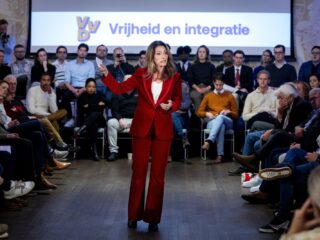 Islamitische scholenkoepel overweegt juridische stappen tegen uitspraken Yesilgöz