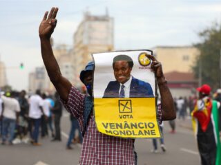 Via Facebook leidt deze man het protest in Mozambique