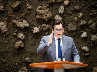 Grinwis (CU) haalt hard uit naar coalitie: 'Lot bewindspersonen deerniswekkend', 'woonbeleid in de fik' en 'extreem parlementair'