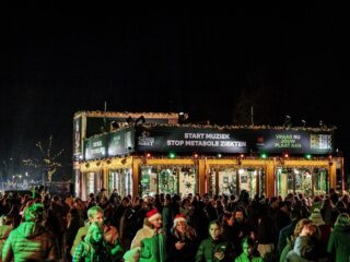 Stand.nl: 'We zouden het hele jaar door aan goede doelen moeten geven'