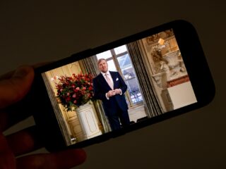 Koning staat in kersttoespraak stil bij spanningen in de samenleving