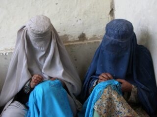 Dit is waarom het Internationaal Strafhof twee Taliban-leiders wil arresteren