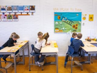 Beter Onderwijs Nederland luidt noodklok: staat van onderwijs 'ronduit slecht en zeer zorgwekkend'