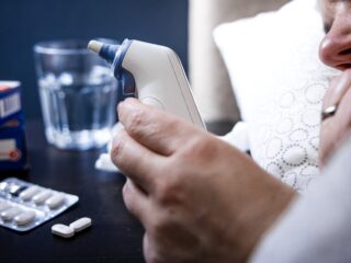 Stand.nl: 'Ik blijf thuis met griepklachten om anderen te beschermen'