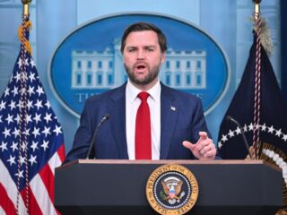 Technologische vooruitgang, angstzaaierij en mediakritiek in de nieuwste Op z’n Kop!