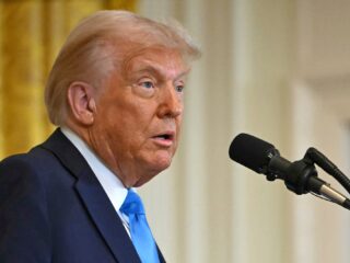 Podcast De Dag: Volgt Trump een draaiboek, en zo ja: wat is zijn plan?