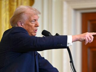 Wetenschap onder vuur: Trump schrapt onderzoek naar vrouwen en diversiteit