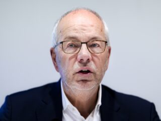 Schipholbaas waarschuwt: geen vakantievluchten op Lelystad Airport kost Staat miljard