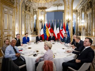 Europa staat er alleen voor: 'De trans-Atlantische band ligt onder een hele donkere sluier'