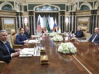 Kritiek op onderhandelingen tussen Amerika en Rusland: 'Op deze manier is het zinloos'