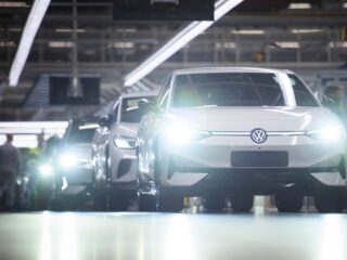 Paniek in auto-industrie na importheffingen Trump: 'Ook in Amerika met de handen in het haar'