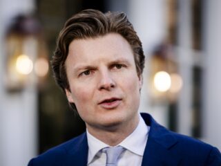 Poetin laat zich niet stoppen door vredesakkoord, zegt defensieminister Brekelmans