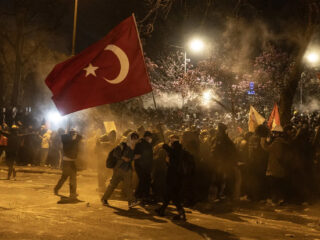 Turkse betogers strijden voor laatste beetje democratie