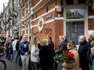 Waarom kan de dood van een beroemdheid je raken terwijl je die persoon niet kent?