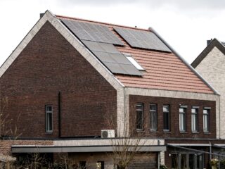 Houders zonnepanelen bezorgd: vanaf 2027 kun je geld verliezen op stroom die je opwekt
