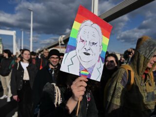 Podcast De Dag: homo in Hongarije