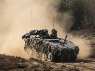 Directeur-generaal Boekholt-O'Sullivan over 'donkergrijze gebied' tussen oorlog en vrede: 'We móéten snel opschalen'