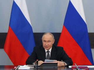 Stand.nl: 'Praten met Poetin is zinloos'