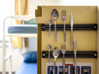 Podcast De Dag: (het gevaar van) werken in de gevangenis