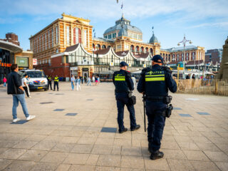 Onder vuur en onder druk: Hoe politieagenten mentaal staande blijven
