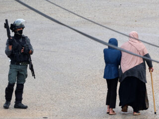 Stand.nl: 'De wereld moet Israël stoppen'