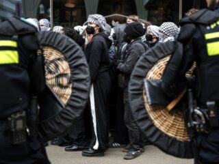 Utrechtse ME’ers woedend op burgemeester Dijksma over uitspraken pro-Palestina-bezetting