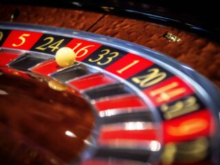 'We hebben van een eerste levensbehoefte een casino gemaak': Thomas Bollen over de prijs van ons geldstelsel