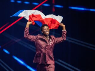 Stand.nl: 'Als artiest moet je niet willen deelnemen aan dit Songfestival'