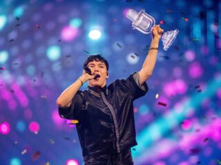 Nederland gaat tóch naar het Songfestival, maar met welke artiest? 'Je kunt niet gaan zonder je uit te spreken'