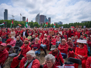 Stand.nl: 'Het kabinet moet op zijn minst reageren op de Rode Lijn-demonstratie van gisteren'