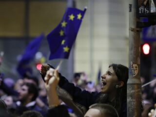 Podcast De Dag: waarom de 'Roemeense Trump' NIET won