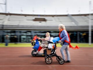 Blijf je ook jonger als je je jonger voelt en gedraagt?