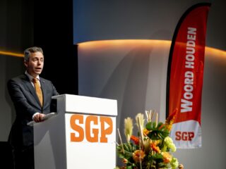 Als hulp aan uitgeprocedeerden écht strafbaar wordt, trekt SGP steun asielwet in
