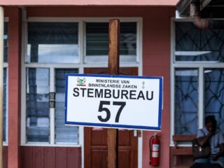 Maakt Jennifer Simons kans tijdens de eerste verkiezingen met nieuw kiesstelsel in Suriname?