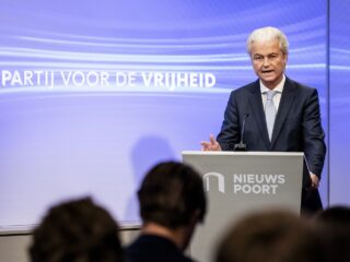 'Wilders zet iedereen weer schaakmat met persconferentie'