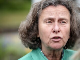 VNG: oplossen onrust in asielketen duurt 2 tot 3 jaar, schuld ligt bij Marjolein Faber